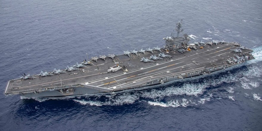 "Abraham Lincoln Uçak Gemisi Bölgeden Kaçtı"