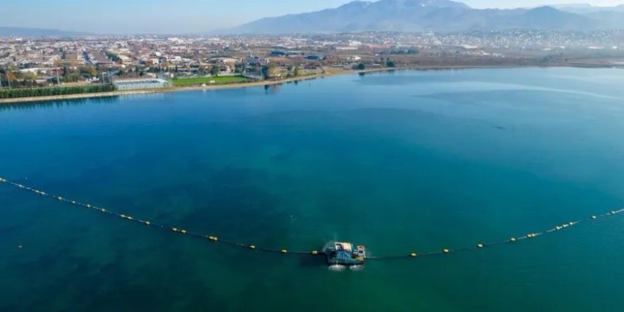 İzmir'de Denize Dip Çamuru Dökülmesi Protesto Edildi