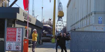 Bakımda olan yük gemisinde yangın çıktı