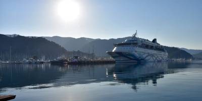 207 metre uzunluğundaki "Crown İris" Marmaris'te