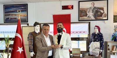 Akif Manaf’a Büyük Mübadele Derneği’nden Evrensel Kardeşlik ve Barış Ödülü