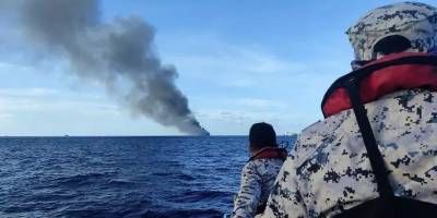 Malezya'da petrol tankerinde yangın: 3 mürettebat kayıp