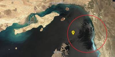 Hürmüz’de Deniz Siyaha Büründü