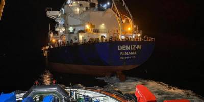 Arızalanan gemi, demir bölgesine götürüldü