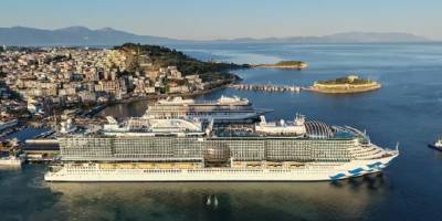 Kuşadası'na kruvaziyerlerle 9 bin 132 turist geldi