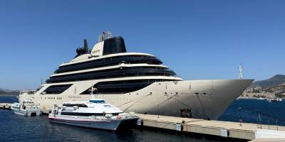 “Four Seasons 1” Bodrum Limanı’na Demirledi