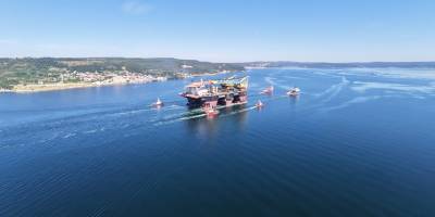 Dev Vinç Gemisi Çanakkale Boğazı'ndan Geçti
