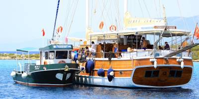 Göcek koylarında 4 atık alım teknesi hizmete başladı