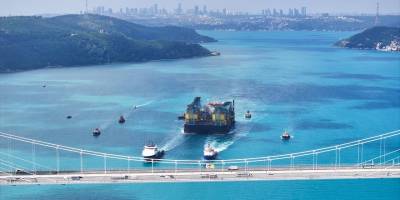 Dev Vinç Gemisi "Saipem 7000" İstanbul Boğazı'ndan Geçti