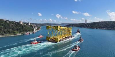 Dev Boru Döşeme Platformu CASTRO XI Boğaz’dan Geçti