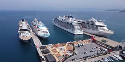 Kuşadası Limanı'na 4 kruvaziyer yanaştı