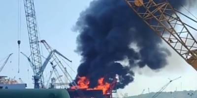 İzmir'de Sökümü Yapılan Gemide Çıkan Yangın Söndürüldü