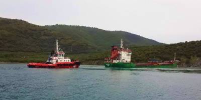 Marmara Adası'nda karaya oturan gemi kurtarıldı