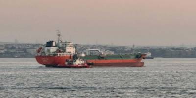 Çanakkale Boğazı'nda Baca Yangını Çıkan Gemi Demirletildi
