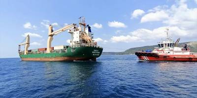 Çanakkale Boğazı'nda arızalanan gemi demirletildi