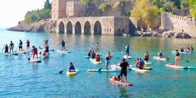 Alanya'da Sup Üzerinde Deniz Temizliği Yapıldı