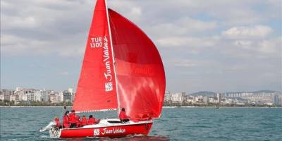 Juan Valdez Yelken Takımı ilk yarışında ödülün sahibi oldu