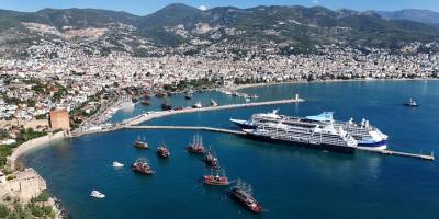 Alanya Limanı İki Kruvaziyer Gemisini Ağırladı