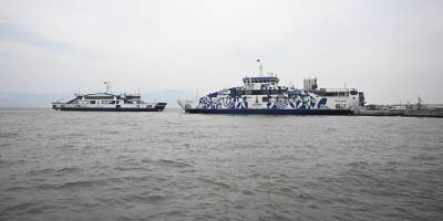 'Fethi Sekin' isimli feribot karaya oturdu