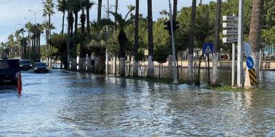 Deniz seviyesinin yükseldiği İskenderun’da sahildeki binalar boşaltıldı