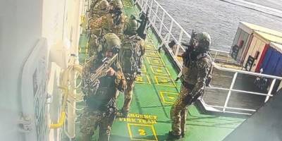 İtalyan özel kuvvetleri, kaçak göçmenlerin alıkoyduğu Türk gemisini kurtardı