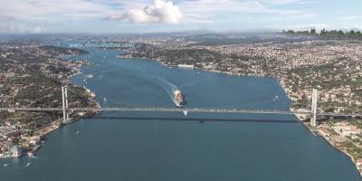 İstanbul Boğazı'nda gemi trafiği çift yönlü geçici olarak askıya alındı