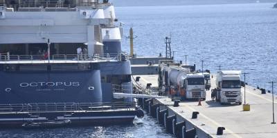 Mega yat "Octopus"a yakıt ikmali yapıldı