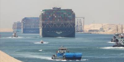 Süveyş Kanalı'nın yıllık geliri tarihi rekora ulaştı