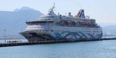Panama bayraklı kruvaziyer 1650 turistle Alanya'da