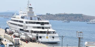 Lüks yat "Lady Moura"ya yakıt ikmali yapıldı
