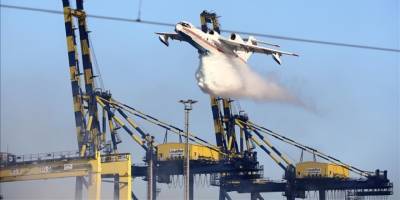 İskenderun Limanı'ndaki konteyner bölgesinde soğutma çalışması devam ediyor