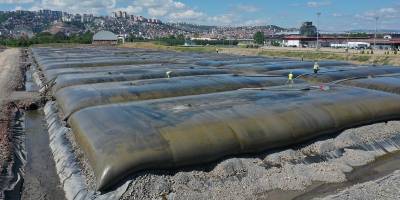 İzmit Körfezi'nden çıkarılan dip çamuru depolama alanına gönderiliyor