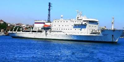 Yüzen bilim akademisi Akademik Ioffe İstanbul'da