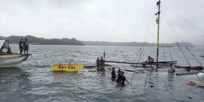 Alabora olan yolcu teknesinde 30 kişi hayatını kaybetti