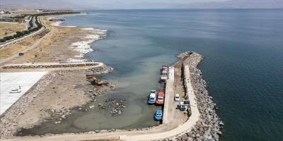Van Gölü'ndeki barınak derinleştiriliyor