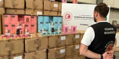 Pendik Limanı'nda 43 bin 200 kaçak elektronik sigara ele geçirildi