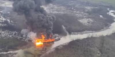 Nijerya ordusu hava operasyonunda çalıntı ham petrol taşıyan 3 gemiyi imha etti