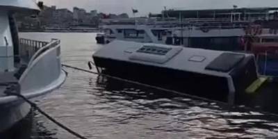 Özel Halk Otobüsü denize düştü