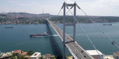 İstanbul Boğazı'nda gemi trafiği tek yönlü açıldı