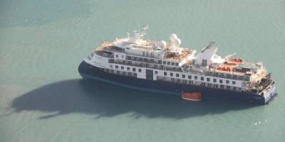 206 yolcu taşıyan lüks yolcu gemisi karaya oturdu