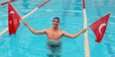 Milli yüzücü Derin Toparlak, Sırbistan'da altın madalya kazandı