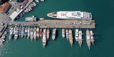 Fethiye'de süper yat "I Dynasty"a yakıt ikmali yapıldı