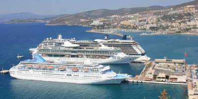 Kuşadası'nda kruvaziyer hareketliliği 3 dev gemiyle sürüyor