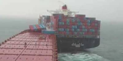 Yunanistan'da iki kargo gemisi çatıştı