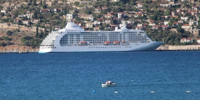 Bahama bayraklı kruvaziyer, Alanya Limanı'na yanaştı