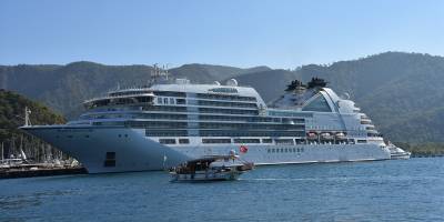 "Seabourn Encore" Marmaris Limanı'na demirledi
