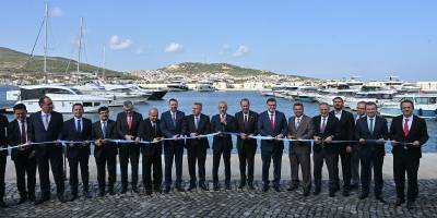 Yeni Foça Yat Limanı hizmete açıldı