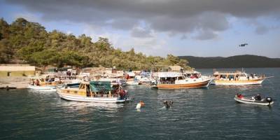 Deniz dibi temizliği etkiliğinde denize 100 bin balık yavrusu da bırakıldı