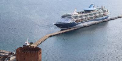 "Marella Discovery 2" Alanya Limanı'na demirledi