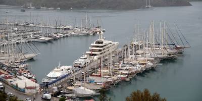 Fethiye'de süper yat "Romea"ya yakıt ikmali yapıldı